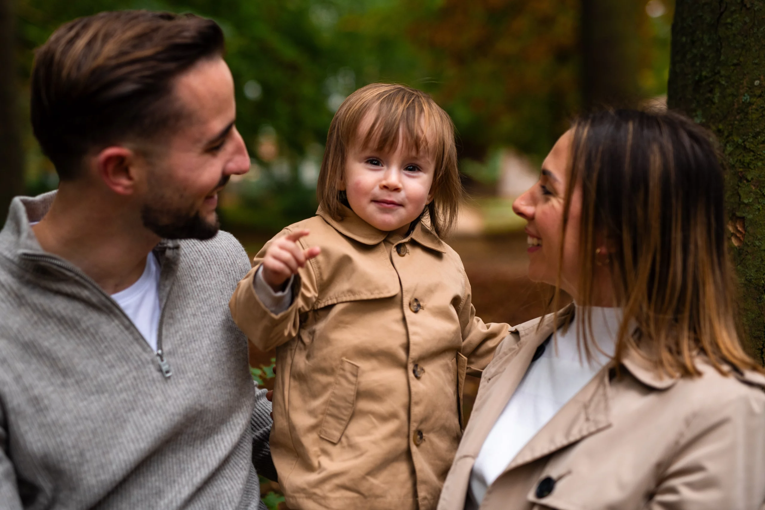 Activité enfant Essonne, portrait de famille pendant une séance photo en extérieur à Massy
