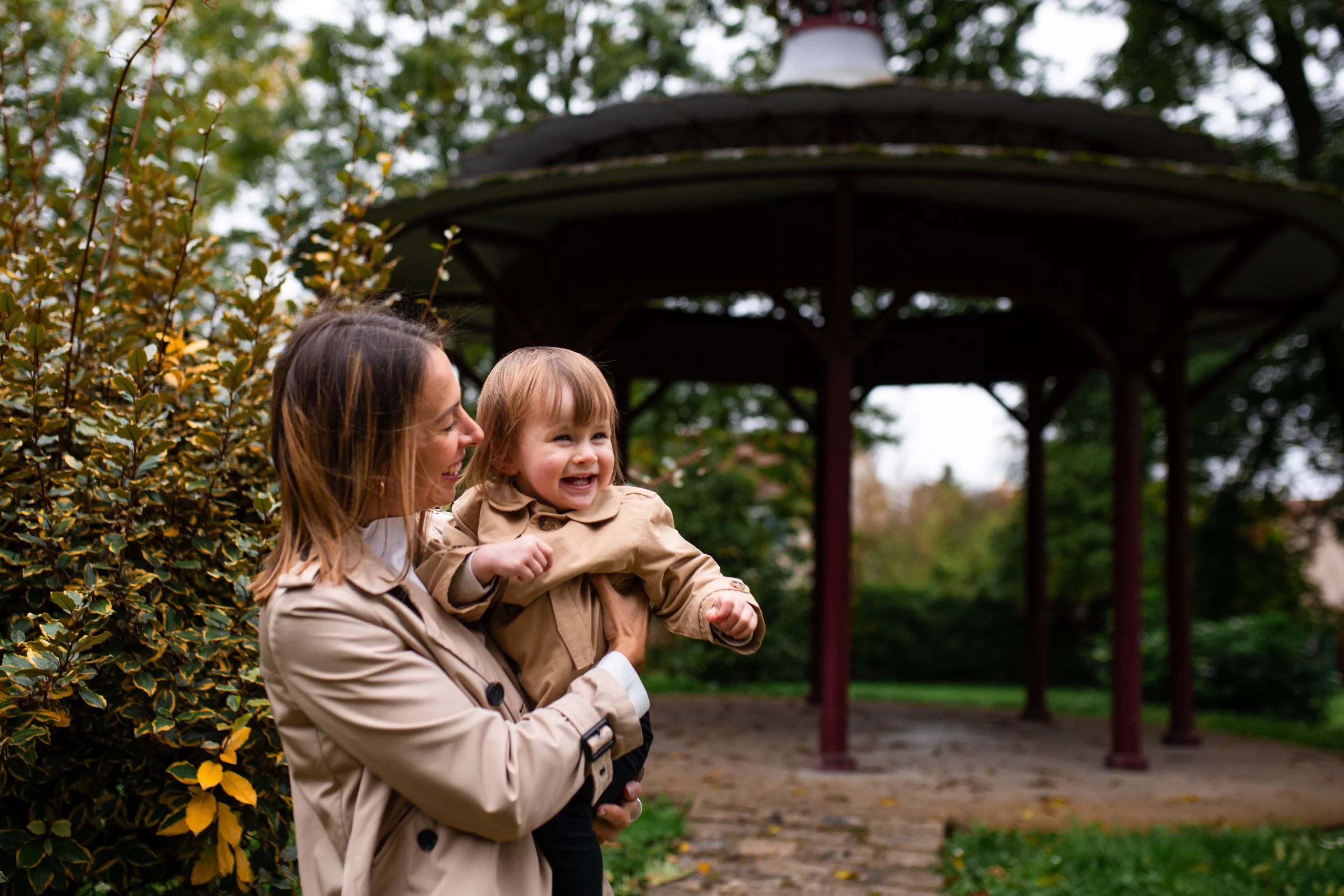 Portrait mère et fille lors d'une séance photo bébé à Massy